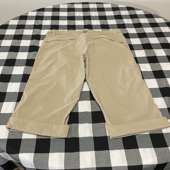 Eddie Bauer Sport Adjustable Capri's Size 10 Stretch 4 Zipper pockets Tan Hiking - Picture 10 of 16